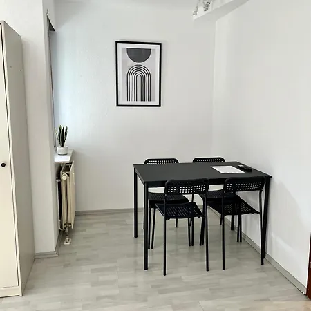 L5 - Ganze Wohnung, Kueche, Bad, Wlan, Terrasse Апартаменты Хейльбронн