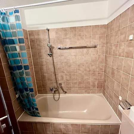 L5 - Ganze Wohnung, Kueche, Bad, Wlan, Terrasse * Хейльбронн