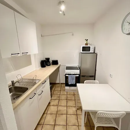 L5 - Ganze Wohnung, Kueche, Bad, Wlan, Terrasse Апартаменты Хейльбронн