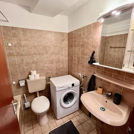 L5 - Ganze Wohnung, Kueche, Bad, Wlan, Terrasse * Хейльбронн