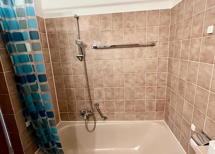 L5 - Ganze Wohnung, Kueche, Bad, Wlan, Terrasse * Хейльбронн