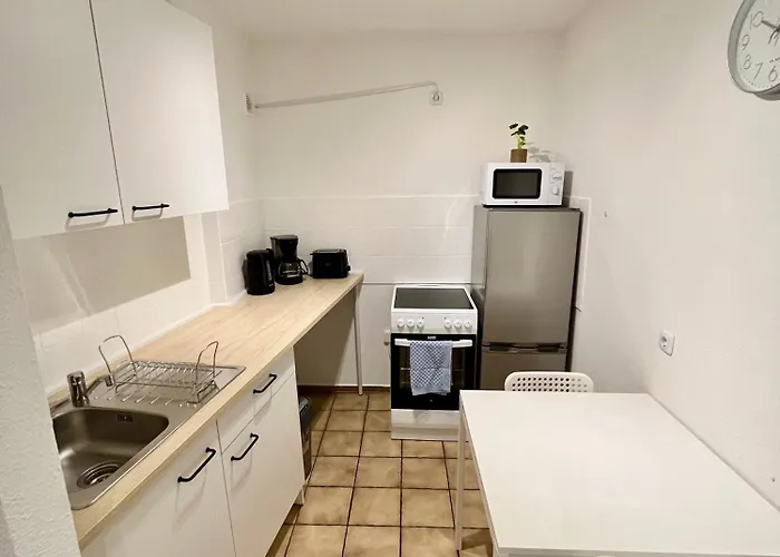 L5 - Ganze Wohnung, Kueche, Bad, Wlan, Terrasse Апартаменты Хейльбронн